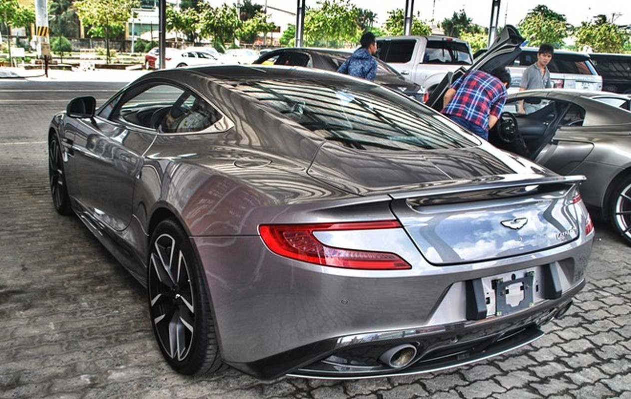 Sieu xe Aston Martin Vanquish 16 ty ve Viet Nam 